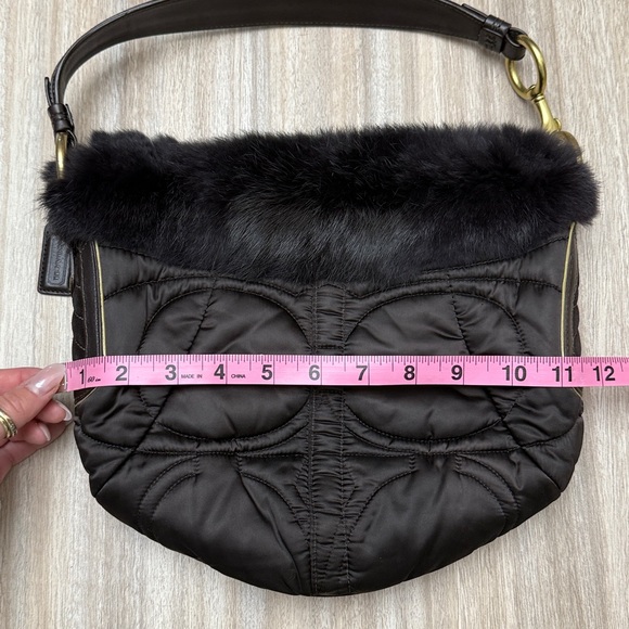 Y2K vintage Coach Ski Quilted Shoulder Bag with Fur Trim - Picture 10 of 13